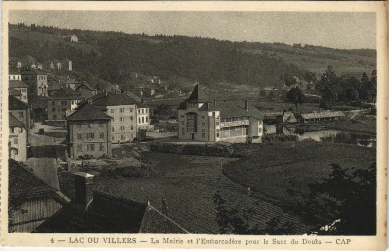 Carte postale ancienne Villers-le-Lac Lac-ou-Villers - La Mairie et l'Embarcadere à Villers-le-Lac