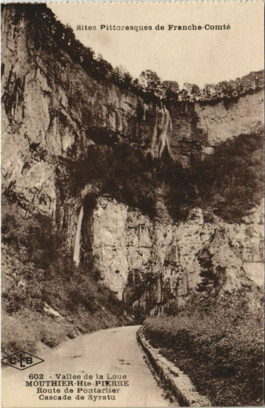 Carte postale ancienne Mouthier-Haute-Pierre Route de Pontarlier - Cascade de Syratu à Mouthier-Haute-Pierre