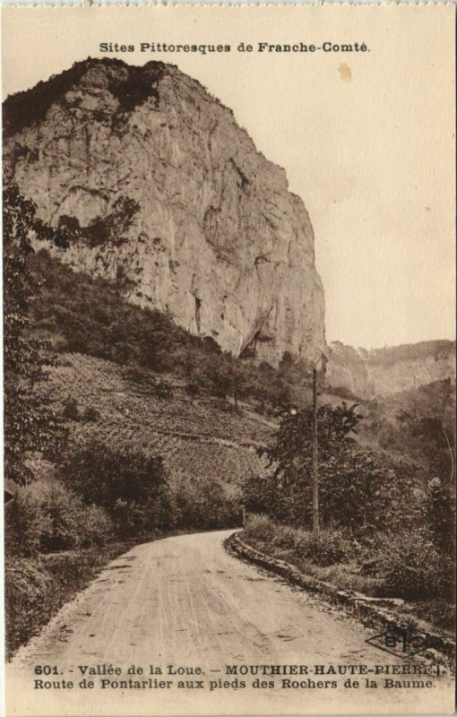 Carte postale ancienne Mouthier-Haute-Pierre Route de Pontarlier à Mouthier-Haute-Pierre