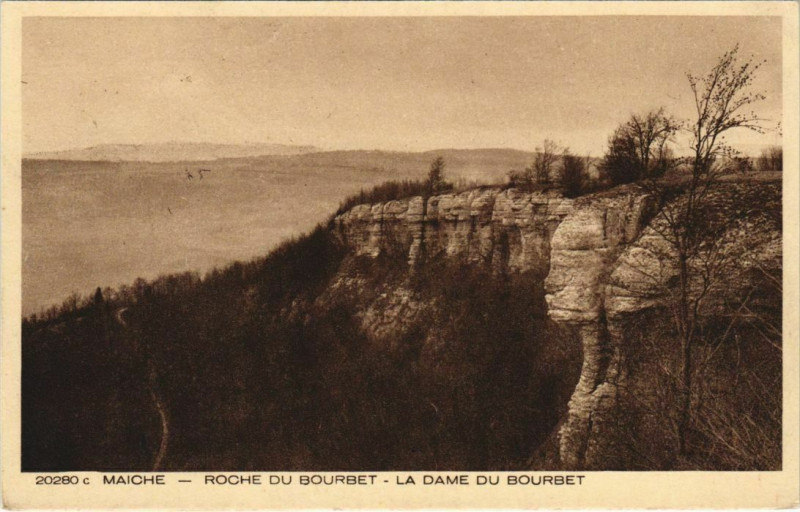 Carte postale ancienne Maiche Roche du Bourbet - La Dame du Bourbet à Maîche