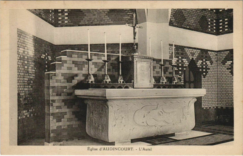 Carte postale ancienne Audincourt Eglise d'Audincourt - L'Autel à Audincourt