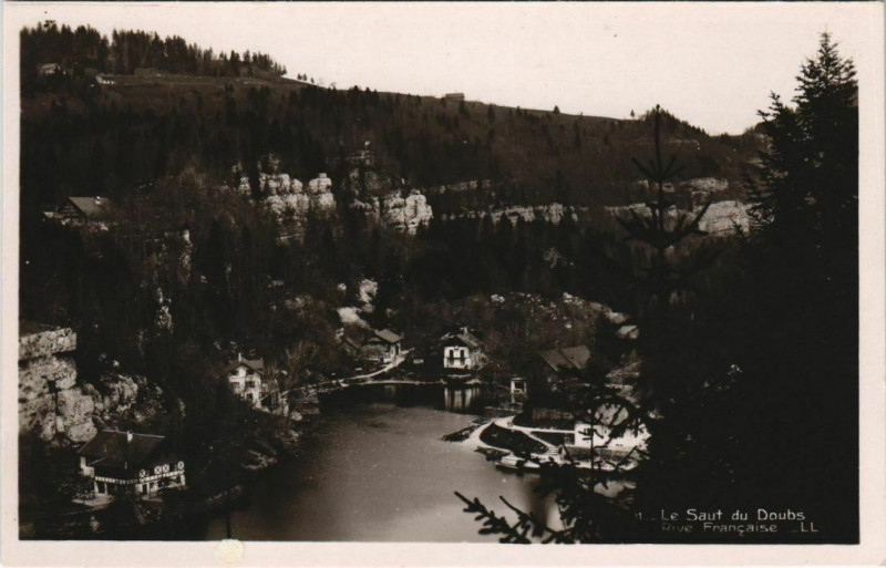 Carte postale ancienne Le Saut du Doubs - Rive Francaise à Doubs