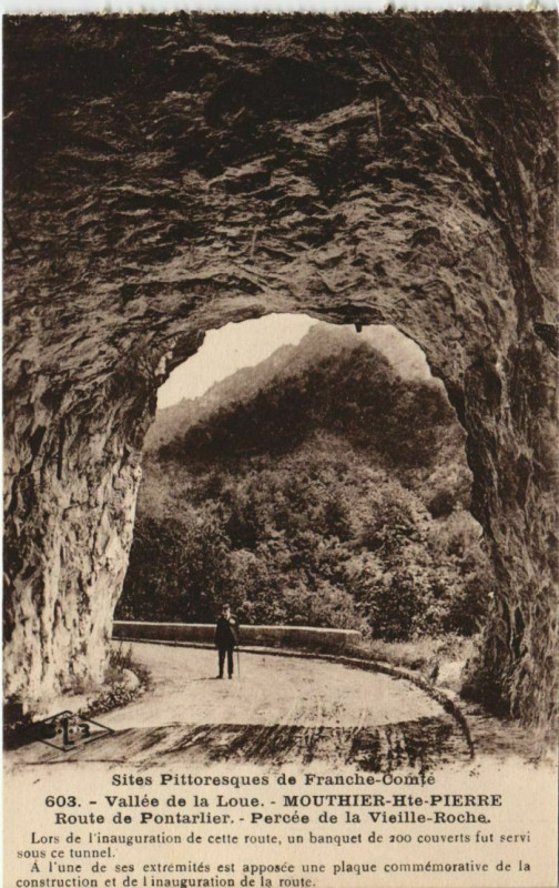 Carte postale ancienne Mouthier-Haute-Pierre Route de Pontarlier à Mouthier-Haute-Pierre