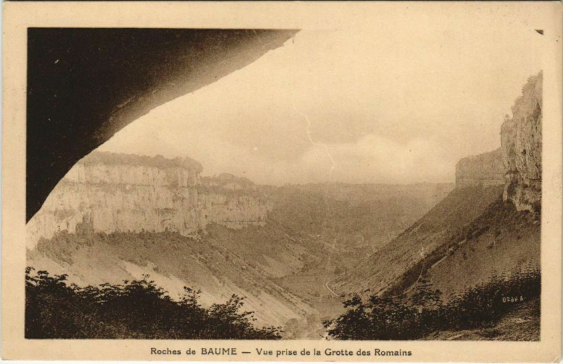 Carte postale ancienne Roches de Baume - Vue prise de la Grotte des Romains à Romain