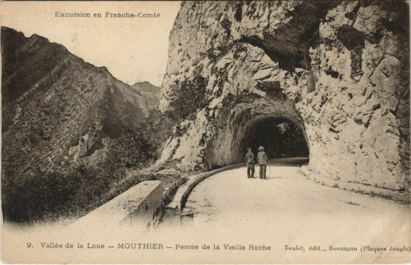 Carte postale ancienne Mouthier-Haute-Pierre Percee de la Vieille Roche à Mouthier-Haute-Pierre