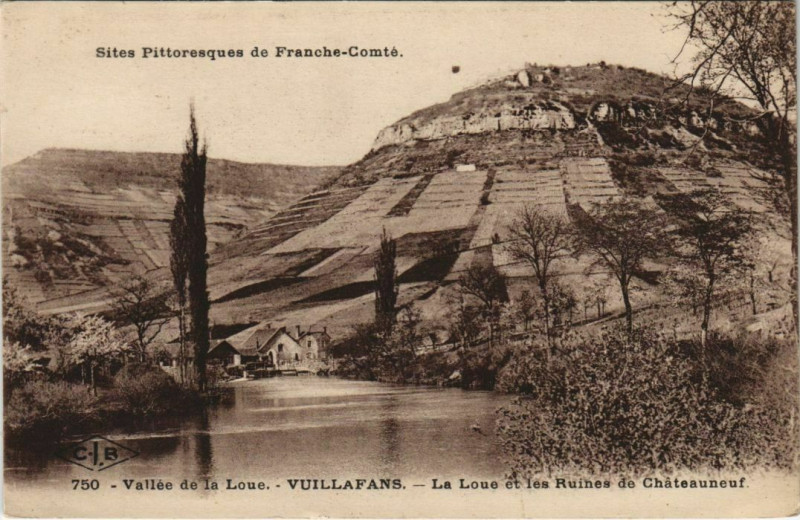 Carte postale ancienne Vuillafans La Loue et les Ruines de Chateauneuf à Vuillafans