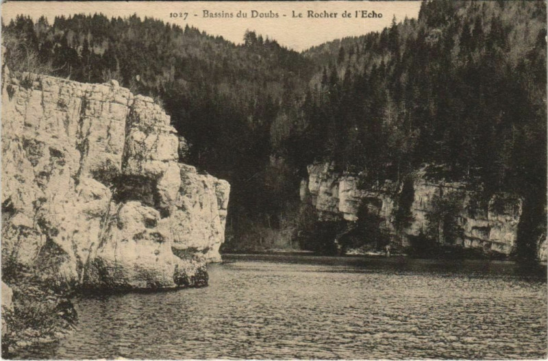 Carte postale ancienne Bassins du Doubs - Le Rocher de l'Echo à Doubs