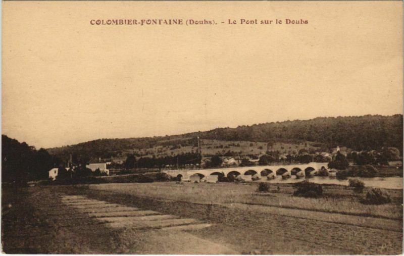 Carte postale ancienne Colombier-Fontaine Le Pont sur le Doubs à Colombier-Fontaine