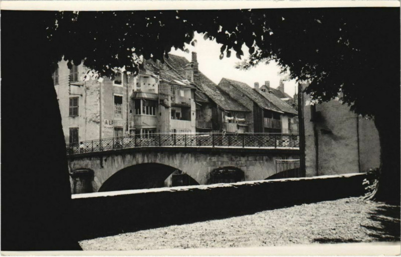 Carte postale ancienne Ornans Town Scne - Le Pont à Ornans