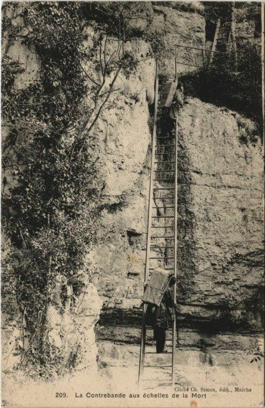Carte postale ancienne La Contrebande aux Echelles de la Mort