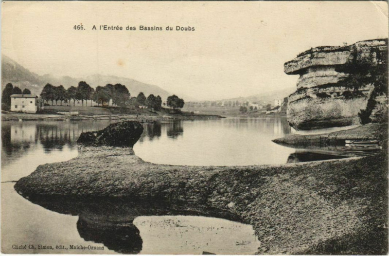 Carte postale ancienne A l'Entree des Bassins du Doubs à Doubs