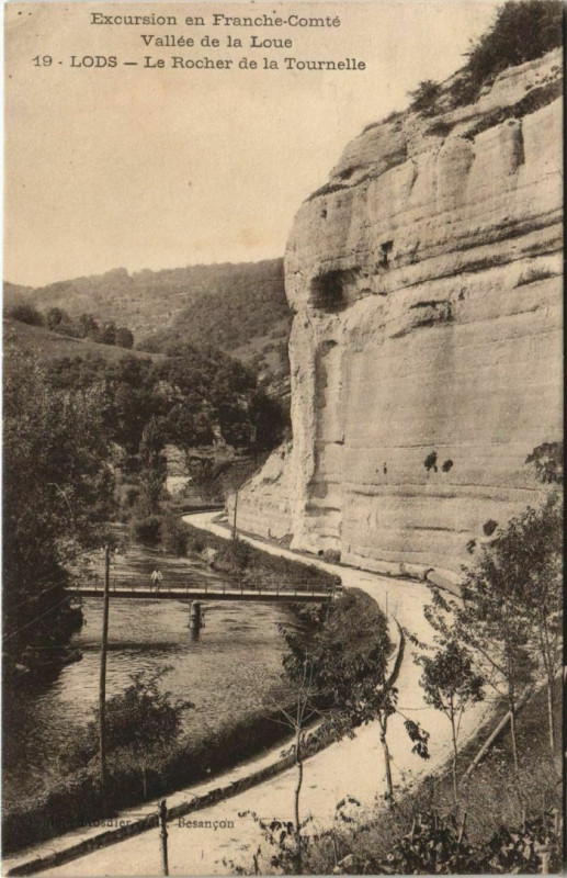 Carte postale ancienne Lods Le Rocher de la Tournelle - Valle de la Loue à Lods