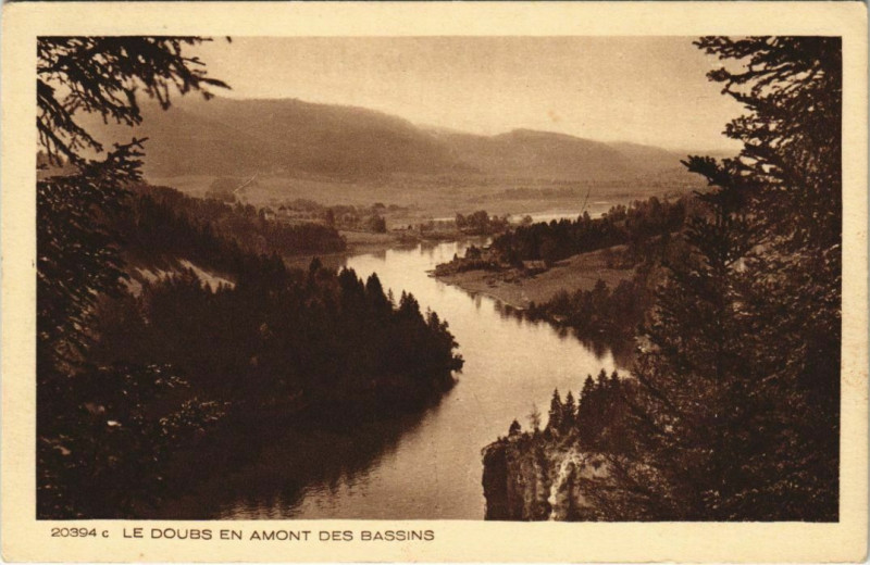 Carte postale ancienne Le Doubs en amont des Bassins à Doubs