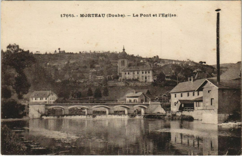 Carte postale ancienne Morteau Le Pont et l'Eglise à Morteau