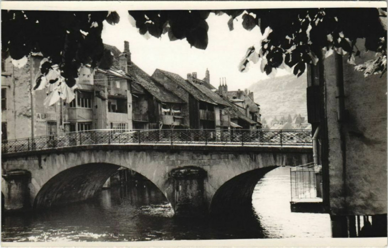 Carte postale ancienne Ornans Town Scene à Ornans