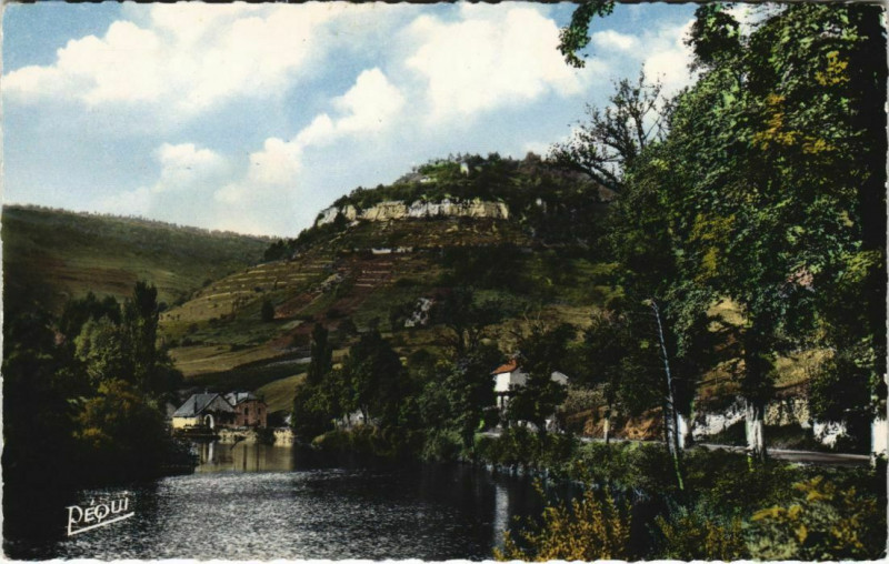 Carte postale ancienne Vuillafans Ruines de Chateauneuf à Vuillafans