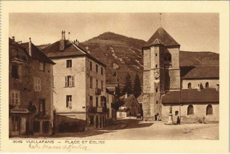 Carte postale ancienne Vuillafans Place et Eglise à Vuillafans