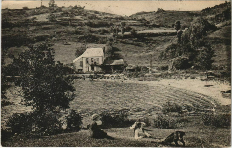 Carte postale ancienne Le Lac Chambon et l'Hotel du Lac