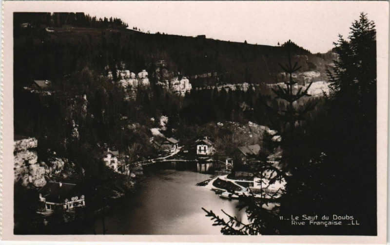Carte postale ancienne Le Saut du Doubs - Rive Francaise à Doubs