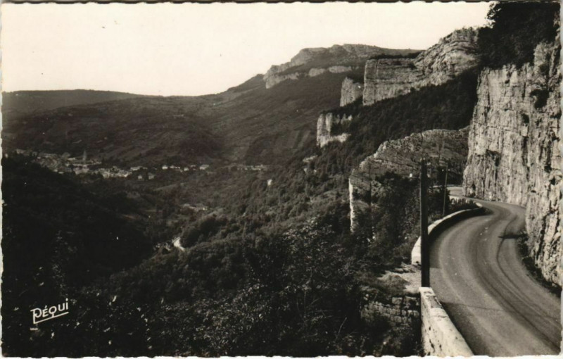 Carte postale ancienne Mouthier-Haute-Pierre Vallee de la Loue vers Mouthier-Hte-Pierre à Mouthier-Haute-Pierre
