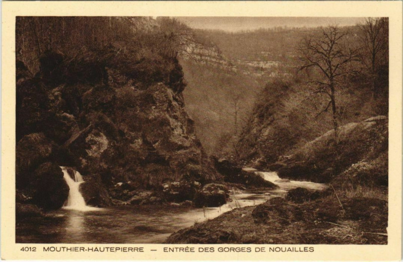 Carte postale ancienne Mouthier-Haute-Pierre Entree des Gorges de Nouailles à Mouthier-Haute-Pierre