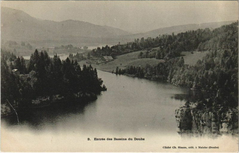 Carte postale ancienne Entree des Bassins du Doubs à Doubs