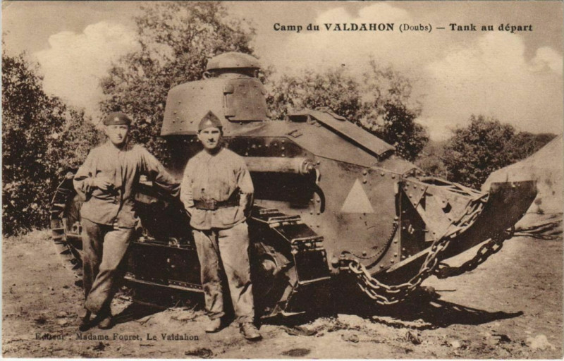Carte postale ancienne Valdahon Camp du Valdahon - Tank au Depart à Valdahon
