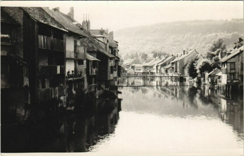 Carte postale ancienne Ornans Town Scene à Ornans