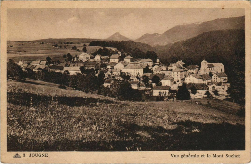 Carte postale ancienne Jougne Vue Generale et le Mont Suchet à Jougne