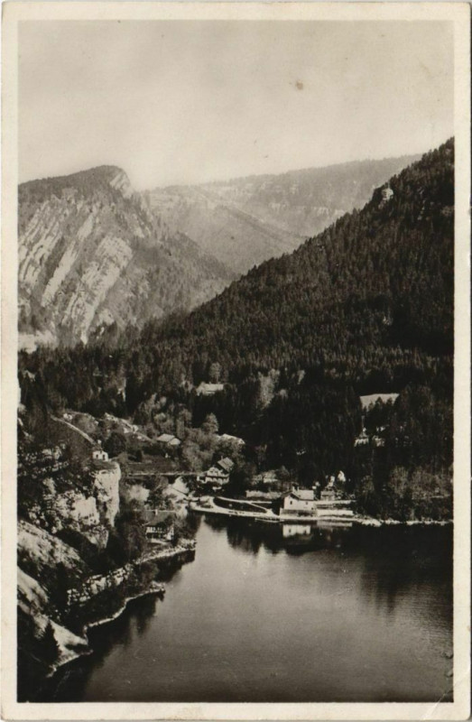 Carte postale ancienne Bassins du Doubs - Bassin du Saut depuis le Rocher de la Vierge à Doubs