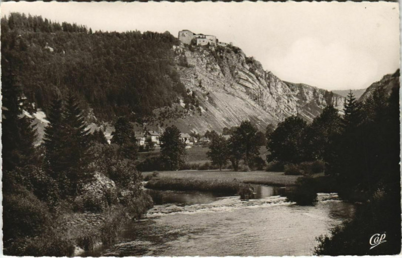 Carte postale ancienne Pontarlier Environs - Fort du Larmont et le Doubs à Pontarlier