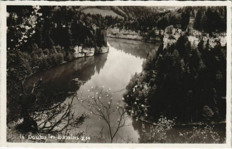 Carte postale ancienne Le Doubs - Les Bassins à Doubs