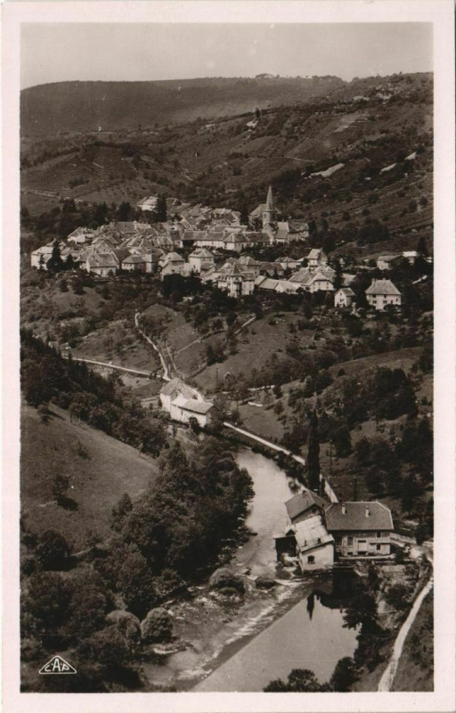 Carte postale ancienne Mouthier-Haute-Pierre Vue Generale de la Loue à Mouthier-Haute-Pierre