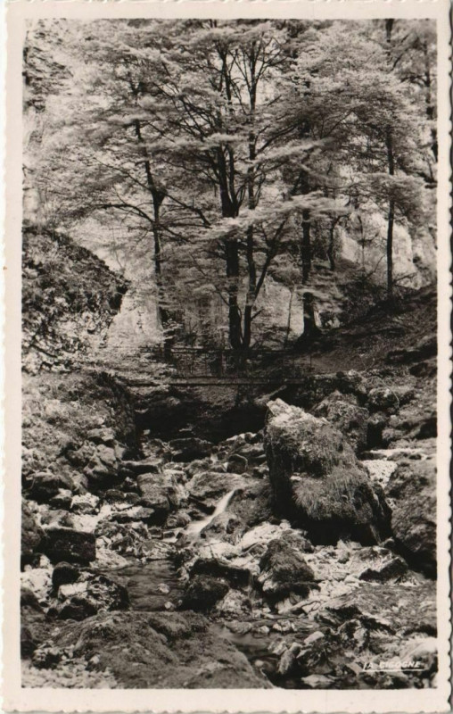 Carte postale ancienne Nans-sous-Sainte-Anne Pont de la Grotte Sarrazine à Nans-sous-Sainte-Anne