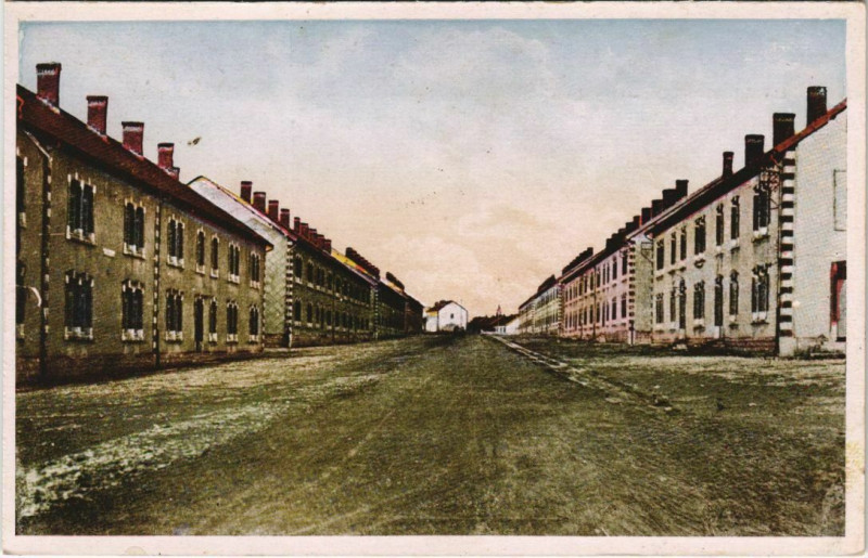 Carte postale ancienne Valdahon Camp du Valdahon - La Grande Allee à Valdahon