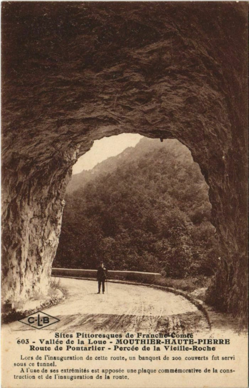 Carte postale ancienne Mouthier-Haute-Pierre Route de Pontarlier à Mouthier-Haute-Pierre