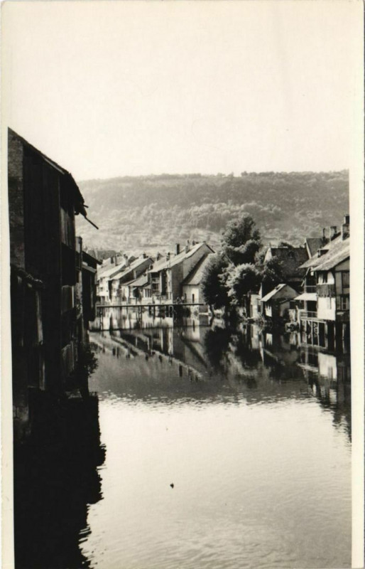 Carte postale ancienne Ornans Town Scene à Ornans
