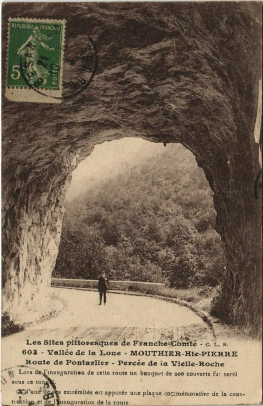 Carte postale ancienne Mouthier-Haute-Pierre Route de Pontarlier à Mouthier-Haute-Pierre