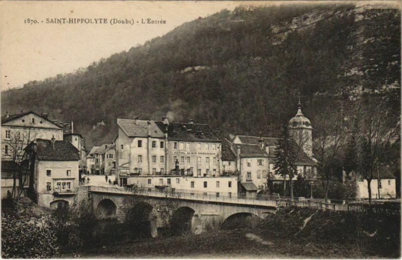 Carte postale ancienne Saint-Hippolyte L'Entree à Saint-Hippolyte