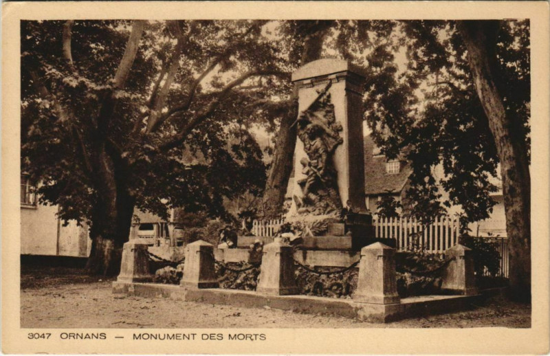 Carte postale ancienne Ornans Monument des Morts à Ornans