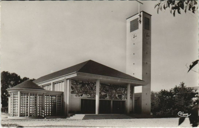 Carte postale ancienne Audincourt Eglise du Sacre-Coeur à Audincourt