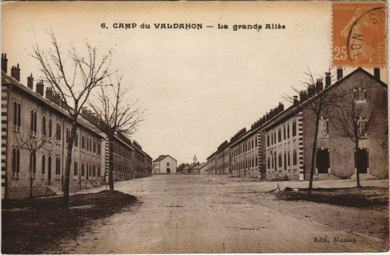 Carte postale ancienne Valdahon Camp du Valdahon - La Grande Allee à Valdahon