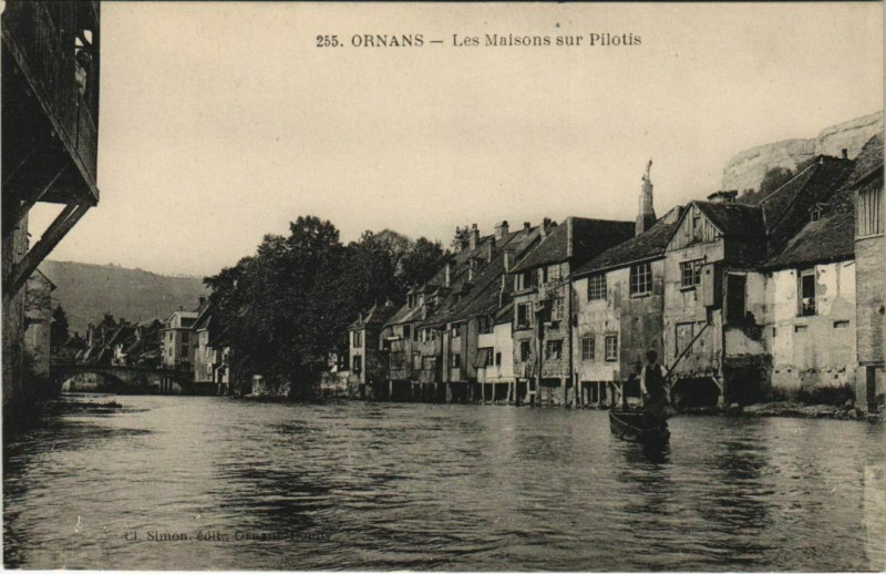 Carte postale ancienne Ornans Les Maisons sur Pilotis à Ornans