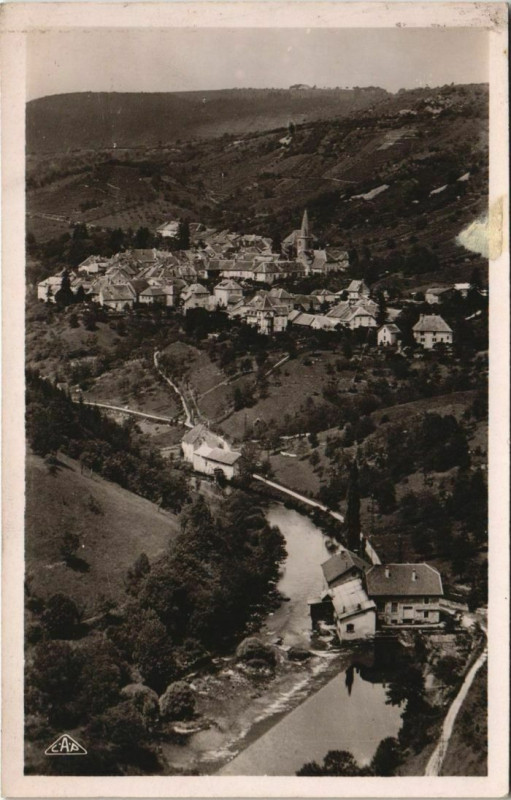 Carte postale ancienne Mouthier-Haute-Pierre Vue Generale de la Loue à Mouthier-Haute-Pierre