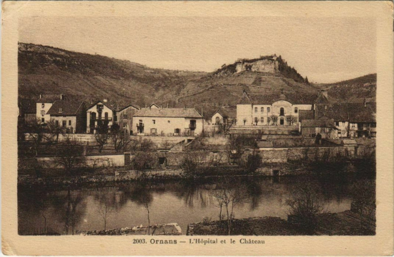 Carte postale ancienne Ornans L'Hopital et le Chateau à Ornans
