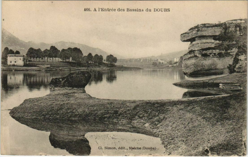 Carte postale ancienne A l'Entree des Bassis du Doubs à Doubs