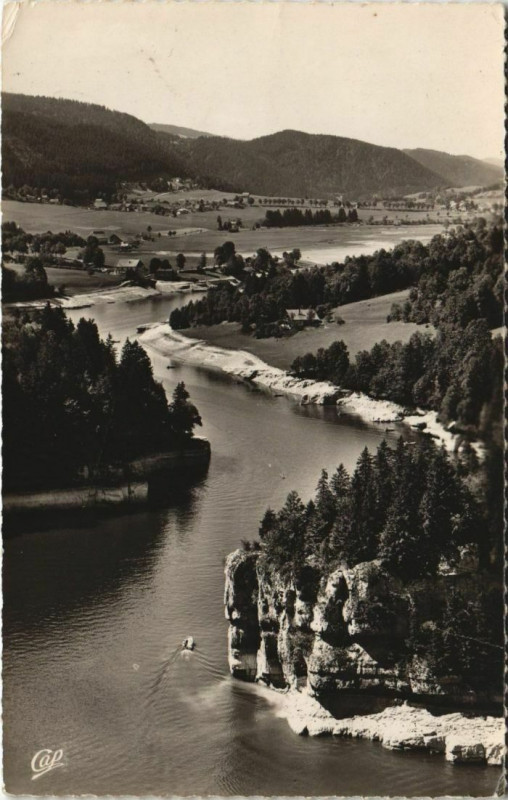 Carte postale ancienne Villers-le-Lac Le Lac vu de la Suisse à Villers-le-Lac