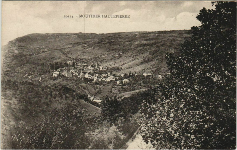 Carte postale ancienne Mouthier-Haute-Pierre Vue Panoramique à Mouthier-Haute-Pierre