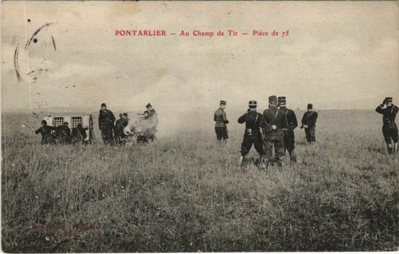 Carte postale ancienne Pontarlier Au Champ de Tir - Piece de 75 à Pontarlier