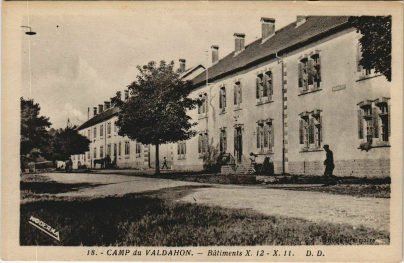 Carte postale ancienne Valdahon Camp du Valdahon - Batiments X. 12. - X. 11. à Valdahon